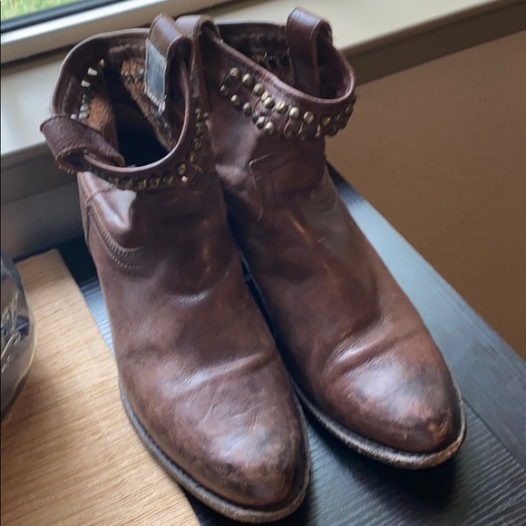 Diana studded Frye short boot- brown 8.5 - Picture 5 of 5